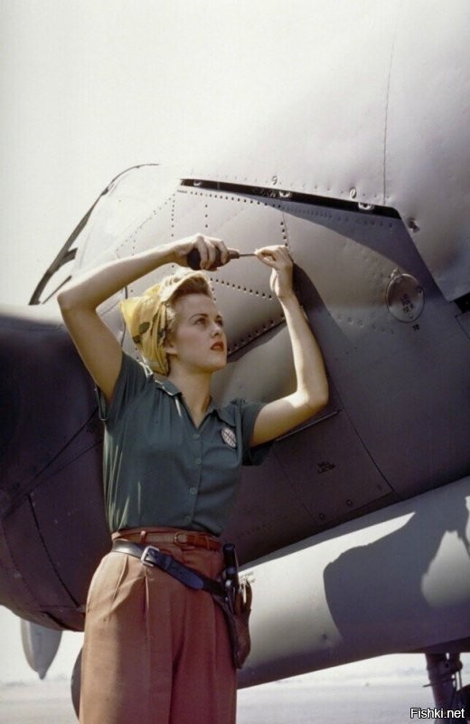 "Работница компании Lockheed собирает истребитель Lockheed P-38." - заклёпки отверткой крутит?