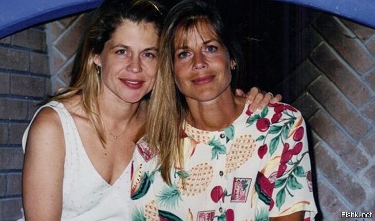 В США в возрасте 63-х лет скончалась Лесли Хэмилтон, сестра-близнец звезды се...