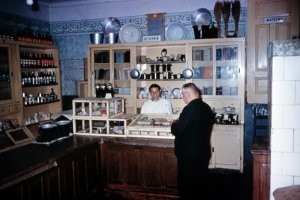 табличка "не курить" на украинском, вряд ли это Москва