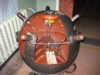 Якорная мина - это поплавок с зарядом взрывчатки: