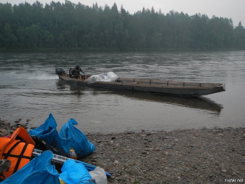 Не повезло, наверное... нас староверы два раза на "струйках" по р.Агул вверх закидывали, машины у них в деревеньке оставляли.. приличные, чистые дома, обычные люди... много хорошей, ухоженной  техники... фоткать нельзя, ну еще несколько особенностей..