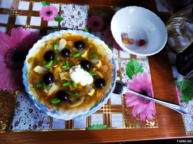 Точно... пора пообедать... с домашними "бомбочками"... греет изнутри, как реактор проглотил...)))