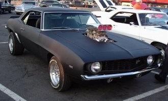 На капоте типа турбонаддув.