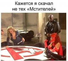 Человек-паук развлекает пассажиров в московском метро