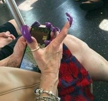 Почти всё - уродство-уродство-уродство! Никогда так не делайте! Фу же! 
Толстые неаккуратные наляпки на ногти - вид как когти у курицы!  Корявый ужас!