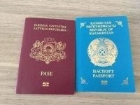 Это здесь причем ? . Я гражданин Казахстана и по совместительству подданный Бельгии и еще и Латвии . Ты думаешь я начну быковато в сторону Милиции ( Полиции ) ? у меня семья дети , да я и сам я в Жизни на это не решусь потому что знаю последствия , если бы в Бельгии он так сделал то получил бы пулю в ногу . Фото что бы не ныл что херню несу .