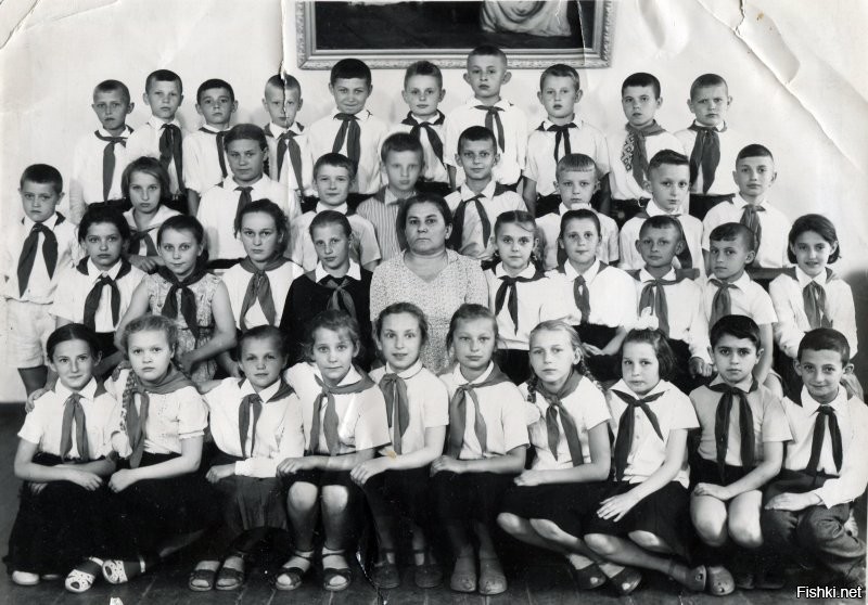 Я школу 50 лет назад окончил, одноклассников полгода, год назад встречал...