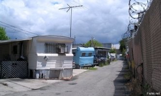 Ой да вы, что, а это я так понял в РФ.
или это многодетная семья заселила просторы.
Еще один высер Либераста.
Где угодно в чем угодно как угодно, но в США.