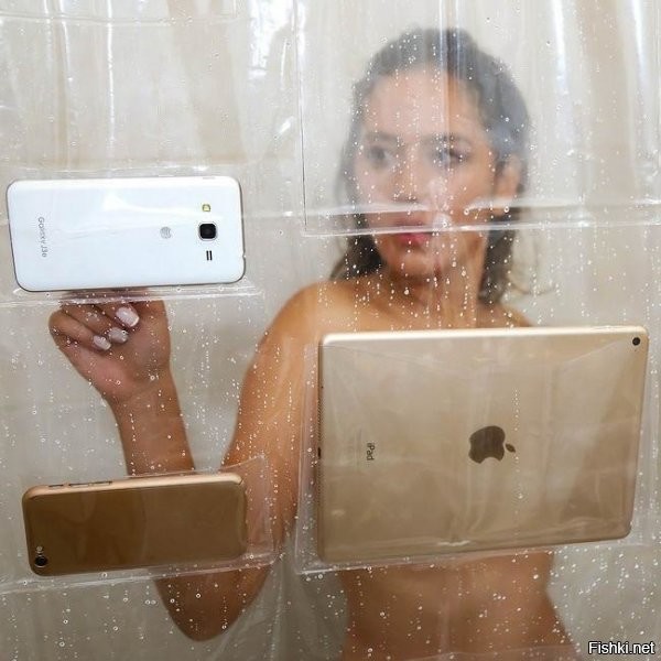 Вы что, лять, даже в душ без телефона сходить не можете?