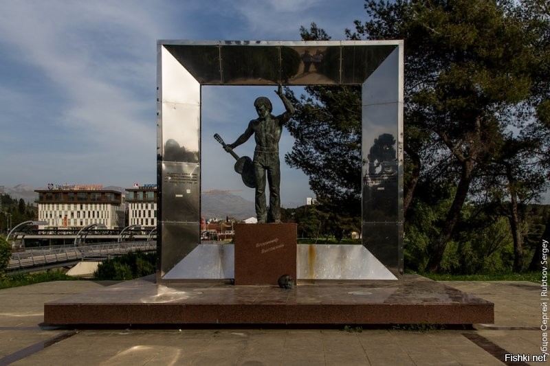 В Новосибирске, кажется. Типовой памятник... Вот, к примеру, практически один в один...