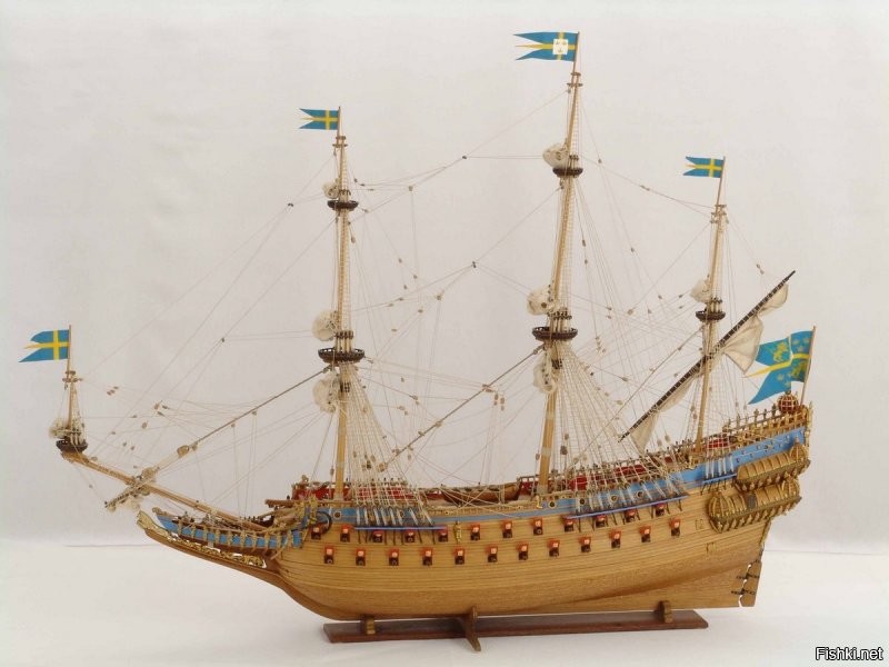 На Вазу похож. Особенно дальностью плавания с такой осадкой