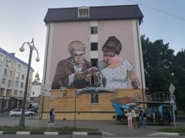 А мы думали, это у нас Шурик и Лида не похожи на себя...