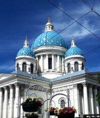 Кому,кому посвящены голубые купола ???