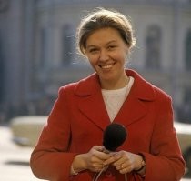 Вот единственная ведущая и медик здорового человека.