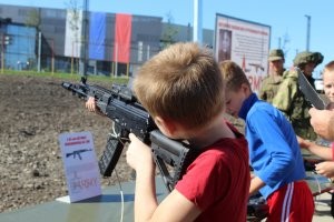 Мы на Самбекских высотах с малым были.
Танковый вальс - это красиво!