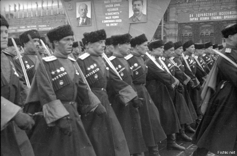 А суть этих, как показана?
Более 98% потомственных казаков, призывного возраста, прошли службу в рядах РККА. например, самый результативный танкист РККА и самый результативный танкист (за единицу времени) в мире Лавриненко был потомственным казаком.
Некоторые части РККА на 100% состояли из казаков. Почти 300 человек из состава этих частей (только чисто казачьих) были удостоены звания героя Советского Союза.
Чисто казачьей была 18-я гвардейская тяжелая танковая дивизия РККА.
По предложению Сталина, для казаков была выделена отдельная колонна на параде Победы в 1945 году.