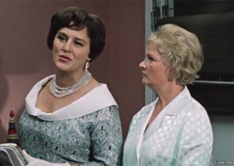 Какая она красивая в "Бриллиантовой руке"! Как оперная дива.