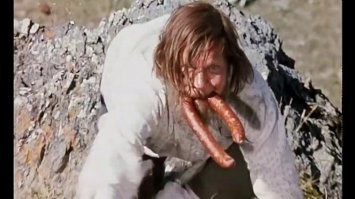 Это просто еврейский колбасный эмигрант. Правда почему то он не поехал из СССР в Израиль, а рванул в Нью Йорк.