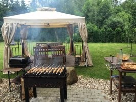 Не знаю у кого там что уходит :) я и зимой жарю в холод и летом и осенью . Вчера дети попросили шашлык пришлось мариновать и жарить до вечера , зато сейчас шашлыка таз .