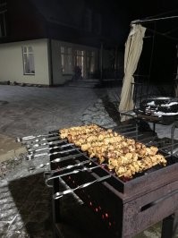 Не знаю у кого там что уходит :) я и зимой жарю в холод и летом и осенью . Вчера дети попросили шашлык пришлось мариновать и жарить до вечера , зато сейчас шашлыка таз .