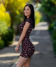 Девушки в платьях мини