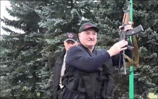а ведь всё сходится!
и "теперь у него есть автомат"
"now i have a machine gun! ho-ho-ho!" (c)
