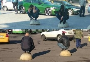 Я думал их для парковки ставят, а тут оказывается вот оно что...