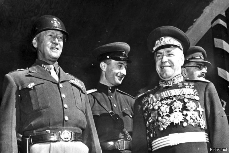 Фотография парада 7 сентября 1945 года и фотография после награждения 12 июля 1945 г.