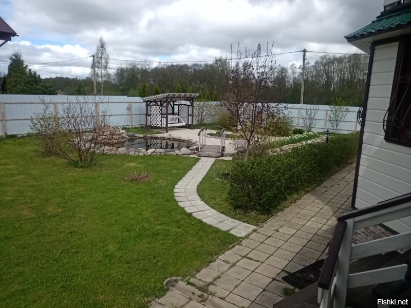 "Залейте бетоном. Или асфальтом" 

Х-ха! Мой батя так и сказал, что бы меньше косить, будем больше "класть плитку"! 
И забабахали ещё полсотни квадратных метров.