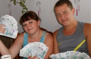А если бы по десять копеек разменяли, вообще в деньгах купались бы.