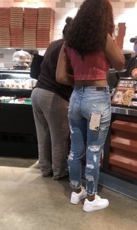 на одной ниточке и честном слове