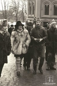 Шикарно! 
Где вы откапываете такое?
+++ и респект
Сейчас нам смешно, а тогда казалось, вау круто!
... и трава была зеленее .
...
Еще никто не знал об грядущей винде!
С этого все и началось! 
и перелицевало весь Мир 
... почти