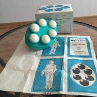 Бинго! Он оказывается на аккумуляторах. Но никакой индикации не нашел. Надо будет подольше подержать, пишут, что он должен прогреться.