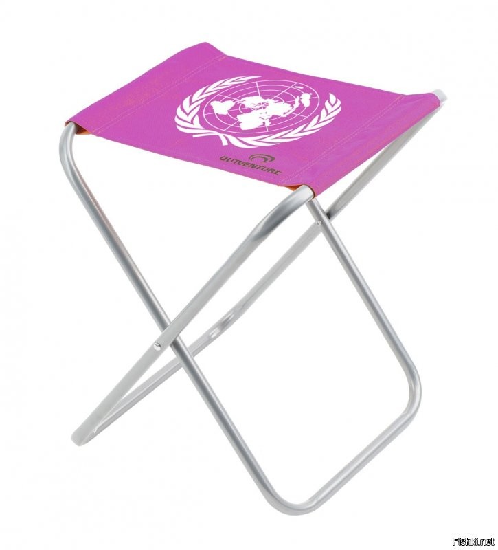Светлане также подарили удобный стульчик для выступления в ООН.
