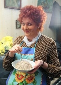 "Поначалу носила простую русскую фамилию Кудельман."
Ви это таки серьёзно?