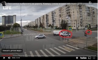 могу ошибаться, но у рено горел разрешающий зеленый свет светофора когда он начал движение, выехав на перекресток - загорелся желтый. если загорается желтый, а авто на перекрестке, то необходимо закончить манёвр, тк на перекрестке останавливаться нельзя. мерс летел выпучив глаза с превышением на желтый, надеясь, что когда он достигнет перекрестка уже будет гореть зеленый светофор....