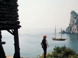 "«Испаньолой» стало трёхмачтовое судно «Кодор». Кадр из фильма."

Что-то я одной мачты не вижу