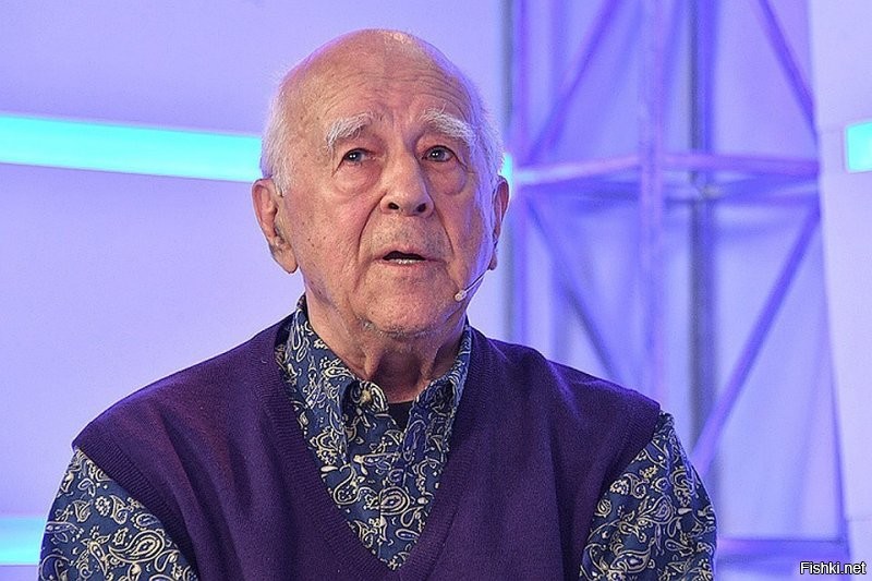 Юнна Мориц перевела стихотворение "Переведи меня через майдан", а знаешь кто автор оригинального текста на украинском языке. Виталий Коротич, тот самый редактор "Огонька"