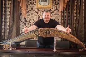 Складной нож великана