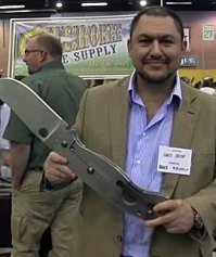 Складной нож великана