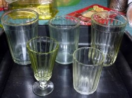 "Согласитесь, со стаканом под рукой проще разбавить и понять"
============
Не соглашусь
Характеристики стандартного гранёного стакана производства СССР:
Верхний диаметр: 7,2 7,6 см;
Нижний диаметр: 5,5 см;
Высота: 10,5 см;
Количество граней: 16, 20 (возможны и иные значения);
Ширина верхней кромки: 1,4 см, 2,1 см (возможны и иные значения);
Объём стаканов: 50, 100, 150, 200, 250, 350 миллилитров....
====
Так о каком стакане речь? даже самый популярный граненый стакан объемом 200-250 мл, только потому что спорный вопрос: что считать полным стаканом - до кромки или до верху уже +/- 20%, "согласитесь проще"...