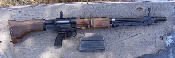 Скорее модернизированный FG 42