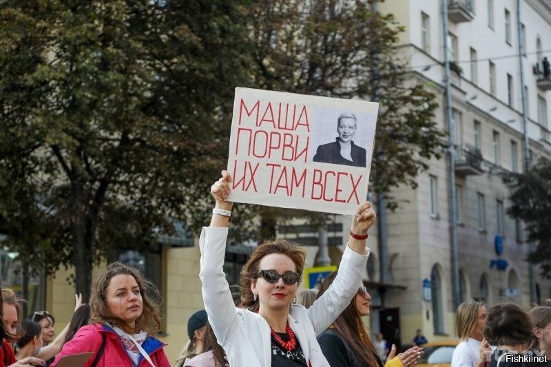 Маша может только свою дупу с пихвой порвать, отрабатывая квартиру в Варшаве и звание "Президента Белоруссии" из уст при-е-балтийского вождика...