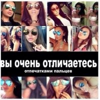 Девушки в платьях