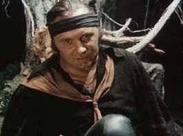 Из инета :

"...Надо заметить, что почти каждый очевидец пишущий о Воробьеве, упоминает его непростой, ершистый, самолюбивый, диктаторский характер.
Придя же в театр музыкальной комедии, Воробьев вторгся в царство классической оперетты, которое его не устраивало. Своими мюзиклами, он расширял творческое поле, переформатировал театр на современный лад, это не всем нравилось.
В общем, Воробьев нажил немало врагов в среде архаистов да и обыкновенных завистников.
Его скушали. В 1989, после семнадцати лет работы Воробьеву пришлось оставить кресло главного режиссера.

Последние десять лет жизни Воробьев ставил спектакли по заказу, постоянного театра у него не было. Ставил в БДТ, Александринке, театре Акимова. Приходилось ставить и в Тюмени.

Никогда не скрывающий своего недовольства чем либо, скандальный, громогласный, конфликтный Воробьев 21 декабря 1999 года нарвался на утырка Марка Кондратьева. Насолил он ему чем, или просто имело место быть банальное ограбление, но результат следующий, - признающий только авторитет силы, живущий от преступления до преступления Кондратьев подкараулил Воробьева в подъезде родного дома режиссера и отоварил бутылкой шампанского по черепу. Его добычей стал дипломат, 900 рублей, текст неоконченной пьесы, диктофон и пара видеокассет.
От проломленного черепа Воробьев скончался.

Убийца великого человека оказался человеком мелким. За ним числилось семь грабежей (одно из деяний, вырванные золотые серьги из ушей маленькой девочки).
Погорел Кондратьев на втором крупном деле. Он использовал тот же сценарий: подкараулил в подъезде старика и проломил череп. Ограбить не успел, -  был взят с поличным. Получил 18 лет в колонии строгого режима."