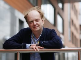 Джим Хокинс вырос и стал известным режиссером, а теперь и продюсером. Сериалы «Физрук», «Восьмидесятые», «Адаптация» - его рук творения.