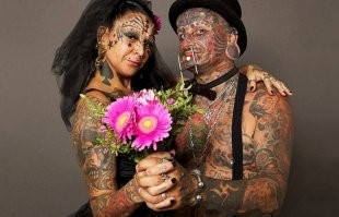 30 фотографий пожилой пары, которая всегда выделяется из толпы