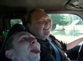 30 фотографий пожилой пары, которая всегда выделяется из толпы