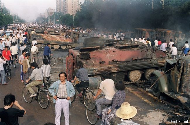 А вот и китайский пример на ту же тему.
После него Китай пошел дальше, и сейчас - самое промышленно развитое государство в мире.
А мог бы - как Украина. Натянуть себе на уши чужую жопу, и сидеть в ней, "по самые уши в дерьме".
И СССР тогда шел дальше.
И был второй державой в мире.
.
А потом пришел предатель Горбачев, и просрал великую страну, которую сам не создавал, и не поднимал.
Где сейчас Китай ?
Где Украина ?
А ведь 40% высокотехнологичной промышленности СССР было на Украине.
И Бнлоруссия нынче - такая же фигня.
Такшта - ПУСТЬ БУДЕТ ФИЛЬМ
США вон - не жеманничают.
Водометы, резиновые пули, слезоточивый газ.
Сильно прижмет - и армию введут.
не зассут.
Ибо отлично знают, что придет дальше..... сами же режиссируют это 70 лет....