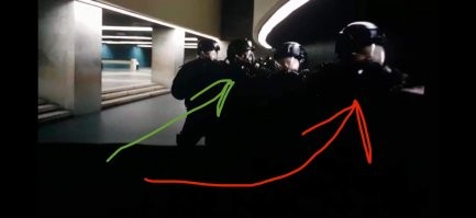 Можно выпендриться, я снимался в «Довод». 
Красная стрелка я, зелёная главный герой Вашингтон